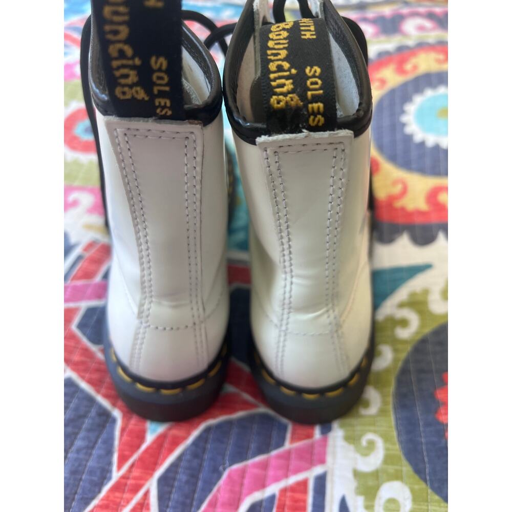 Dr. Martens 11821 1460 White & Black 8-Eye Boots Size: US 7 Ladies EU 38 - Picture 6 of 9